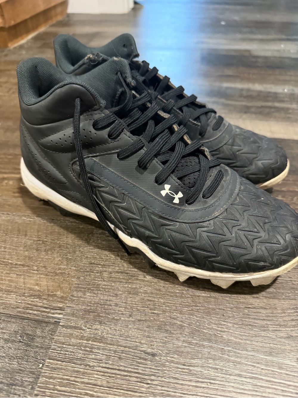Under Armour Men’s Black and White Baseball Cleats